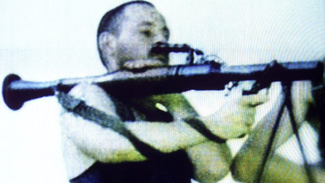 967105-david-hicks-holds-an-rpg-7-rocket-propelled-grenade-launcher-in-kosovo-in-1999